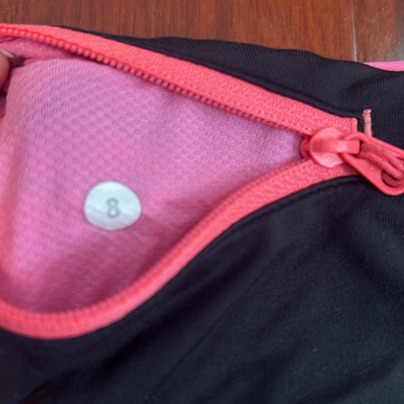 Lululemon shorts Size 8,4 inch - Picture 3 of 3